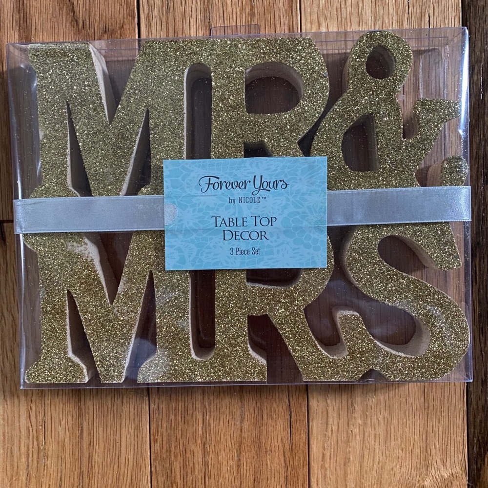 Gold Glitter Mr & Mrs Sign